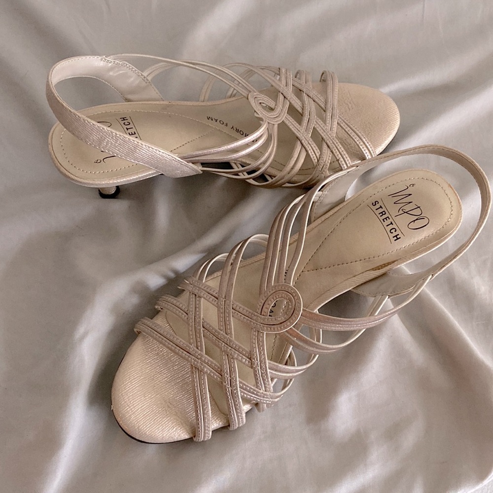 Size 8 1/2 memory foam kitten heel sandal